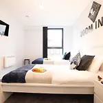 Urban Chic Haven - Central - Parking Included