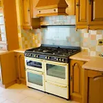 Large & Comfy House In Birmingham, 4 Bedroom,Secured Free Parking ,Free Wifi