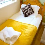 Large & Comfy House In Birmingham, 4 Bedroom,Secured Free Parking ,Free Wifi