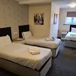 The Avenue Club And Lodge