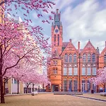 Haus City Centre Apartment - Arcadian -Balcony - Secure Parking - Wifi-Smart Tv - China Town -Top Rated