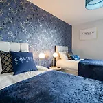 Caliber Stays Apartments & Homes - The Aphrodite Suite- 2 Bedroom Apartment - City Centre - Free Netflix & Rooftop Skyline Views