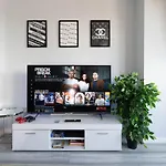 Maevela Apartments - Cube View City Centre Apartment - With Balcony View Of The Cube - Ps4 & Smart Tv\'S