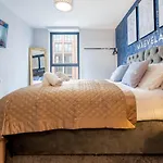 Maevela Apartments - Ultra High-End New Build Apartment ✪ City Centre, Digbeth ✓ With Juliet Balcony - Rooftop Terrace - Ps4 & Smart Tv\'S