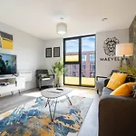 Maevela Apartments - Jungle Vibe Luxury City Centre 1 Bed Apartment - New Build - City Centre, Digbeth - Rooftop Terrace - Ps4 & Smart Tv\'S