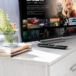 New Build - 2 Bed Snug Modern Apartment - Juliet Balcony - Roof Top Terrace - Digbeth, Birmingham City Centre - Free Netflix & Smart Tv