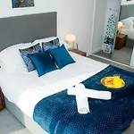 Exoticstay Apartments - Ultra Luxe Top Floor Suite - City Centre Apartment With Cube View - Smart 4K Tv With Ultrafast Wifi & Netflix