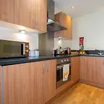 Haus City Centre Apartment - Arcadian -Balcony - Secure Parking - Wifi-Smart Tv - China Town -Top Rated