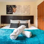 Haus City Centre Apartment - Balcony - Secure Parking - Arcadian