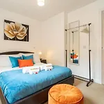 Stylish 2-Bed Birmingham City-Centre Apartment + Parking