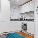 Luxury 9Ine Broad Street Apartments, Beautiful City View, Public Parking,