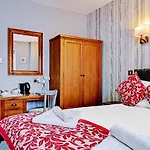 Oyo Dovecote Hotel