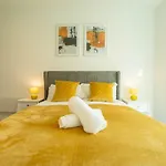 Luxury New Build ☆ 2 Bed, 2 Bath Apartment - 5 Min Walk From Bullring/Cube/Mailbox/New Street Station