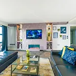 Luxury 9Ine Bull Ring Apartment, Stunning City View, Free Parking, Amazing Fireplace