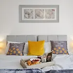 Moda Stays - Helena Street Apartments