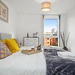 Moda Stays - Helena Street Apartments