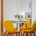Moda Stays - Helena Street Apartments