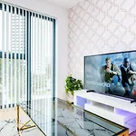 Maevela Apartments - Pink Luxury 1 Bed Apartment City Centre - 5 Min Walk From Bullring, Cube, Mailbox, New Street Station - Free Netflix & Wifi - No Parking