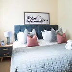 Moda Stays - Bell Barn House