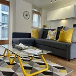 Cosy Hideaway - City Views With Free Parking & Netflix