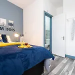 Comfy, Modern Studio With Netflix