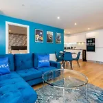 Maevela Apartments - Luxury Broad St Apartment - 2 Bed, 2 Bath - City Centre/Cube/Mailbox - With Underground Parking ✓- L Shape Sofa, Large 50 Inch Smart Tv With Free Netflix & Wifi