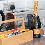 Haus Luxury Apartment - City Centre - Jq - Secure Parking