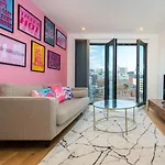 Maevela Apartments ☆ Pink Luxury Apartment With Balcony - Birmingham City Centre - 5 Min Walk From Bullring, Cube, Mailbox, New Street Station - Free Netflix & Wifi