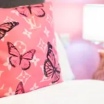 Maevela Apartments ☆ Pink Luxury Apartment With Balcony - Birmingham City Centre - 5 Min Walk From Bullring, Cube, Mailbox, New Street Station - Free Netflix & Wifi