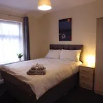 Modern 6-Bed-Groups-Contractors Onsite Parking Vans-Cars
