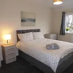Modern 6-Bed-Groups-Contractors Onsite Parking Vans-Cars
