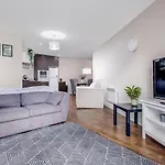 Stylish 2Bed Apartment-City Centre - Free Parking.