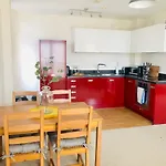 Centre Of Birmingham, 2 Bedroom - Perfect For Families, Group, Or Business