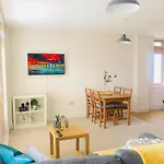 Centre Of Birmingham, 2 Bedroom - Perfect For Families, Group, Or Business