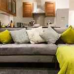 Three Bedroom Apartment By One Choice Stays Serviced Accommodation- Jewellery Quarter