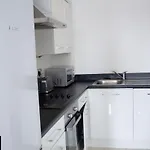 Home From Home, 1 Bed, Smart Tv, Wifi & Free Parking