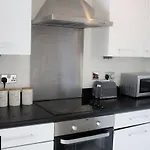 Home From Home, 1 Bed, Smart Tv, Wifi & Free Parking