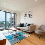 New Build ☆ Luxury Teal 2 Bed, 2 Bath Apartment - 5 Min Walk From Bullring/Cube/Mailbox/New Street Station