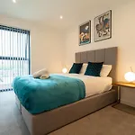 New Build ☆ Luxury Teal 2 Bed, 2 Bath Apartment - 5 Min Walk From Bullring/Cube/Mailbox/New Street Station