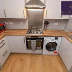 Central 4 Bed House By Elite Breaks Serviced Accommodation Birmingham With Free Parking Sleeps Upto 8