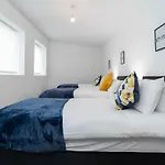 Three Bedroom Apartment- One Choice Stays Serviced Accommodation- Jewellery Quarter