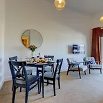 The Clement Apartment Stylish Two Bedroom Apartment Very Close To The Birmingham Arena