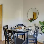 The Clement Apartment Stylish Two Bedroom Apartment Very Close To The Birmingham Arena