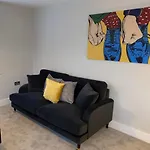 Roomotel - Oakview Moseley