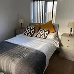 Cozy 4 Bedroom House In Smethwick With 4 Bathrooms Perfect For Contractors And Families