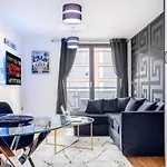 Maevela Apartments - Arcadian Versace Themed Apt ☆ Huge Balcony / Free Parking → Free Netflix -2 Min Walk From Birmingham Hippodrome Theatre, Arcadian, China Town, Sidewalk Club, Gay Village, 5 Mins From New Street Train Station - Birmingham Grand Ce