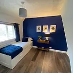 Large Home, Close To Bhx, Nec, Jlr, 4 Double Beds!