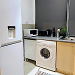Luxury 1 Bed Service Apartment With Parking