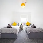 3 Bedroom House In Birmingham City Centre - Sleeps 6