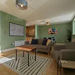 Sealand Apartment With Allocated Parking!